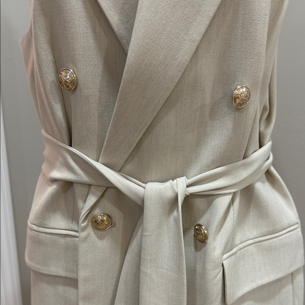 Christian Siriano Cream Double-Breasted Vest - Picture 2 of 6